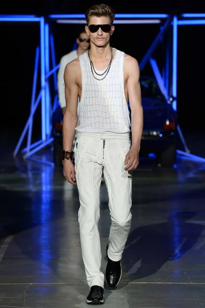 Look 19